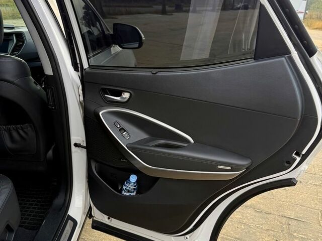 Белый Хендай Санта Фе, объемом двигателя 2.4 л и пробегом 110 тыс. км за 18500 $, фото 6 на Automoto.ua