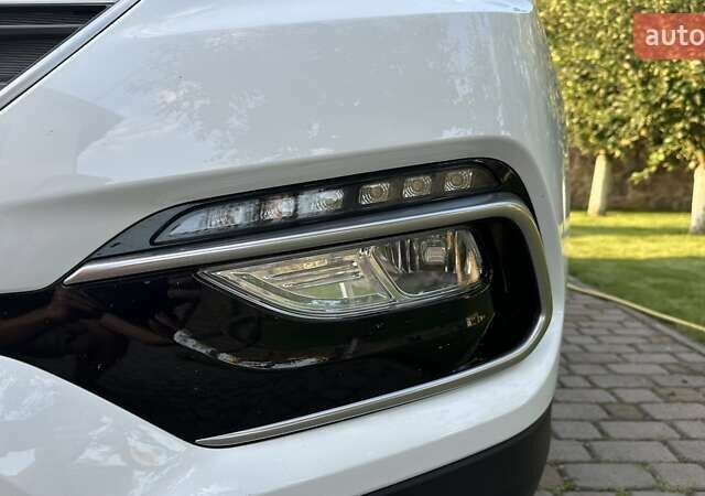 Белый Хендай Санта Фе, объемом двигателя 2 л и пробегом 80 тыс. км за 20700 $, фото 14 на Automoto.ua