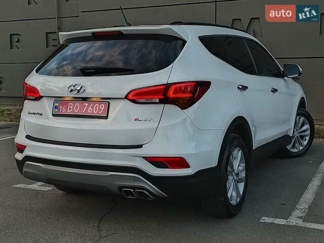 Білий Хендай Санта Фе, об'ємом двигуна 2 л та пробігом 189 тис. км за 18888 $, фото 7 на Automoto.ua