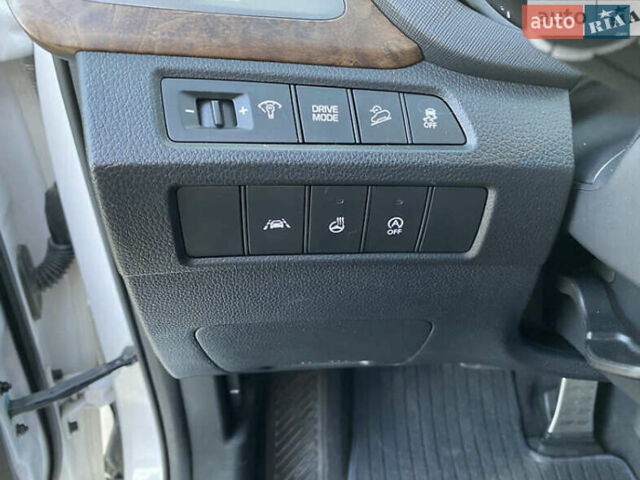 Белый Хендай Санта Фе, объемом двигателя 2 л и пробегом 211 тыс. км за 23850 $, фото 5 на Automoto.ua