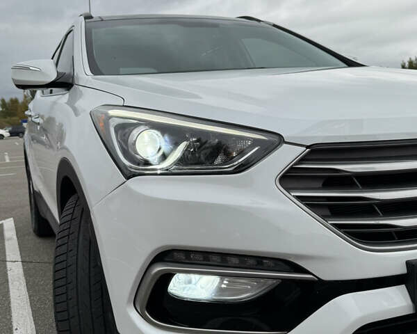 Белый Хендай Санта Фе, объемом двигателя 2.36 л и пробегом 104 тыс. км за 19700 $, фото 73 на Automoto.ua