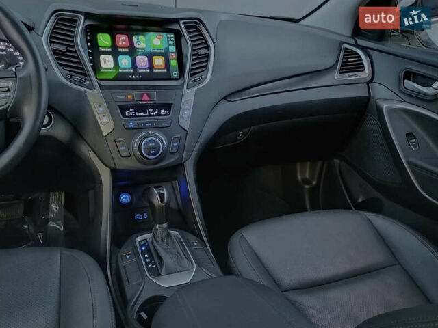 Білий Хендай Санта Фе, об'ємом двигуна 2 л та пробігом 189 тис. км за 18888 $, фото 4 на Automoto.ua