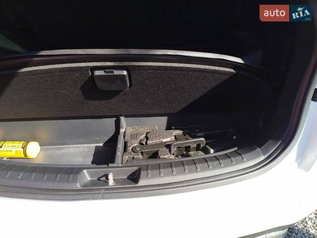 Белый Хендай Санта Фе, объемом двигателя 2.4 л и пробегом 94 тыс. км за 16500 $, фото 11 на Automoto.ua