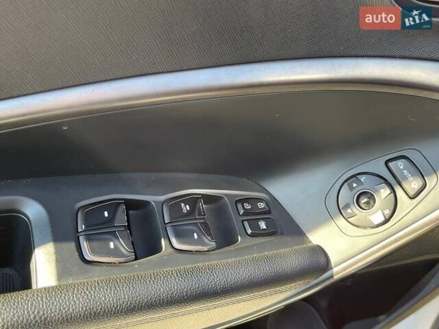 Белый Хендай Санта Фе, объемом двигателя 2 л и пробегом 137 тыс. км за 23500 $, фото 13 на Automoto.ua