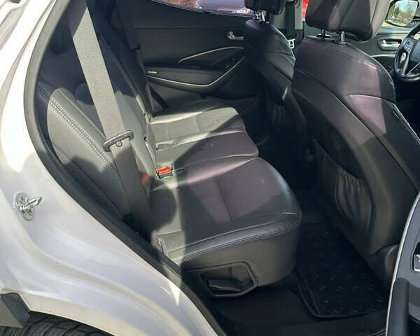 Белый Хендай Санта Фе, объемом двигателя 2 л и пробегом 170 тыс. км за 19000 $, фото 25 на Automoto.ua