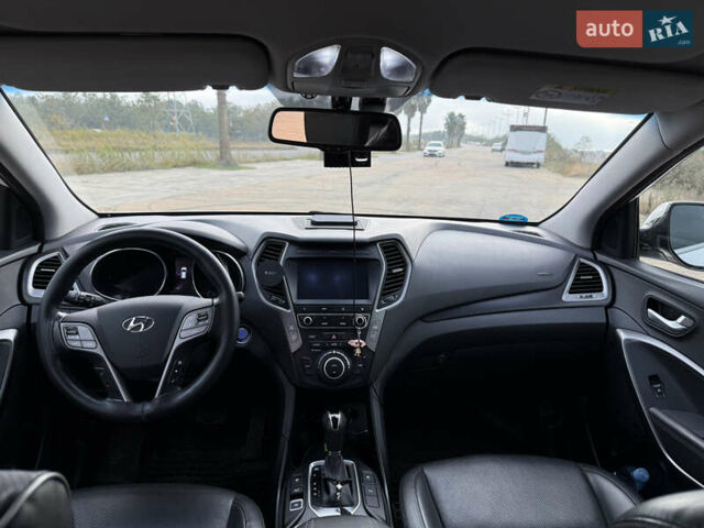 Белый Хендай Санта Фе, объемом двигателя 2.36 л и пробегом 110 тыс. км за 18000 $, фото 8 на Automoto.ua