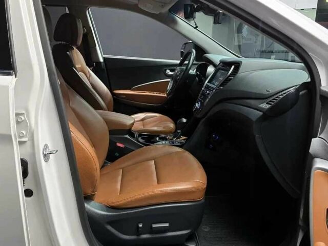 Белый Хендай Санта Фе, объемом двигателя 2.2 л и пробегом 105 тыс. км за 5200 $, фото 6 на Automoto.ua