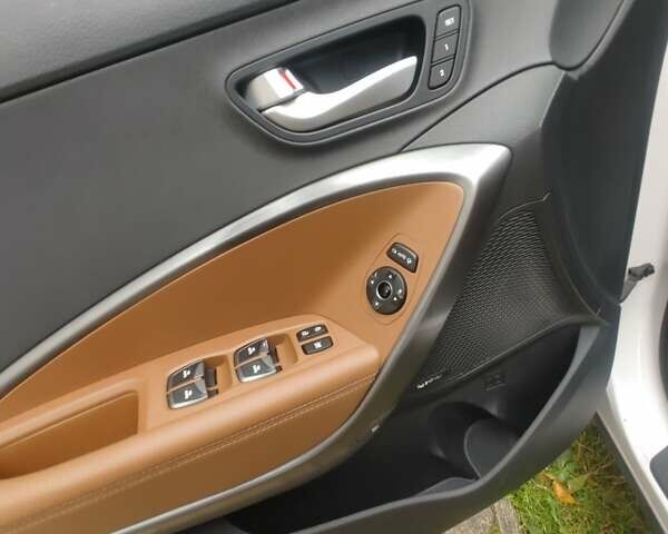 Белый Хендай Санта Фе, объемом двигателя 2.2 л и пробегом 189 тыс. км за 16946 $, фото 13 на Automoto.ua