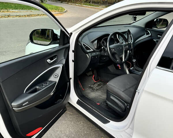 Белый Хендай Санта Фе, объемом двигателя 2.2 л и пробегом 146 тыс. км за 18500 $, фото 12 на Automoto.ua