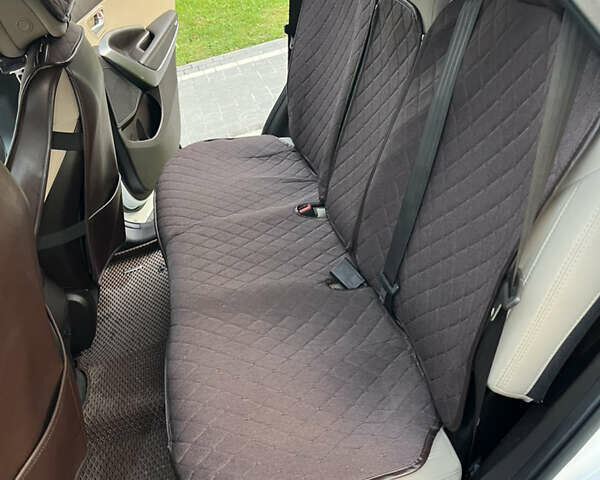 Белый Хендай Санта Фе, объемом двигателя 2.36 л и пробегом 111 тыс. км за 15000 $, фото 11 на Automoto.ua