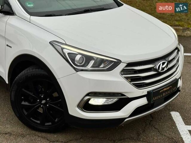 Белый Хендай Санта Фе, объемом двигателя 2.2 л и пробегом 211 тыс. км за 21990 $, фото 2 на Automoto.ua