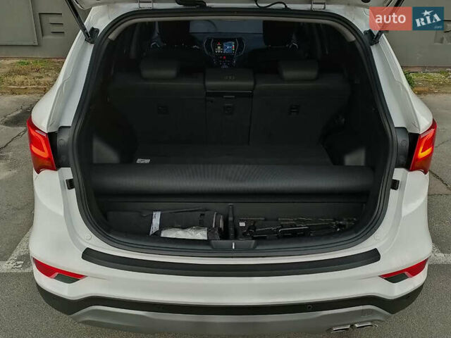 Білий Хендай Санта Фе, об'ємом двигуна 2 л та пробігом 189 тис. км за 18888 $, фото 18 на Automoto.ua