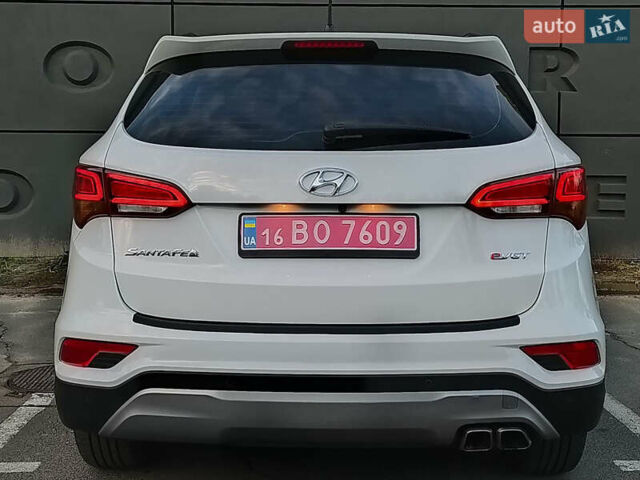 Білий Хендай Санта Фе, об'ємом двигуна 2 л та пробігом 189 тис. км за 18888 $, фото 8 на Automoto.ua