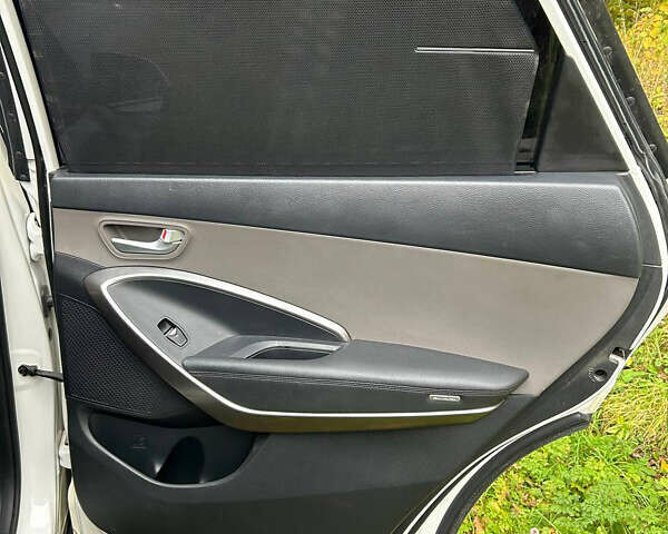 Белый Хендай Санта Фе, объемом двигателя 3.34 л и пробегом 205 тыс. км за 17300 $, фото 15 на Automoto.ua