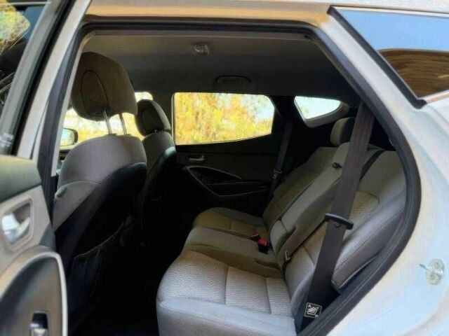 Белый Хендай Санта Фе, объемом двигателя 2.4 л и пробегом 109 тыс. км за 9300 $, фото 9 на Automoto.ua