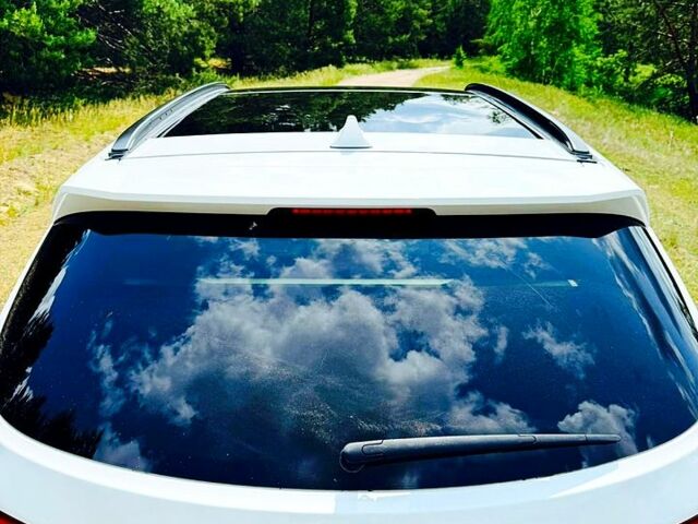 Белый Хендай Санта Фе, объемом двигателя 2 л и пробегом 165 тыс. км за 20000 $, фото 6 на Automoto.ua