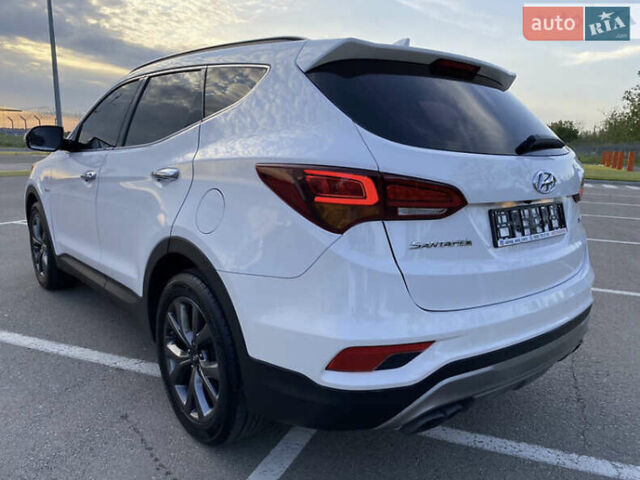 Белый Хендай Санта Фе, объемом двигателя 2 л и пробегом 211 тыс. км за 23850 $, фото 4 на Automoto.ua