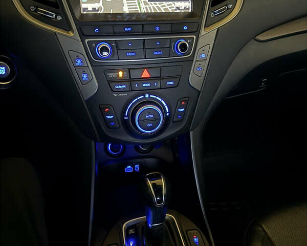 Белый Хендай Санта Фе, объемом двигателя 2.2 л и пробегом 168 тыс. км за 23300 $, фото 43 на Automoto.ua