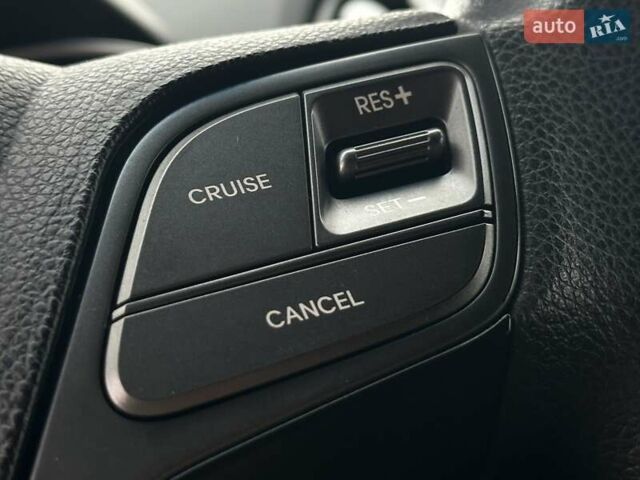 Белый Хендай Санта Фе, объемом двигателя 2.4 л и пробегом 110 тыс. км за 14750 $, фото 27 на Automoto.ua