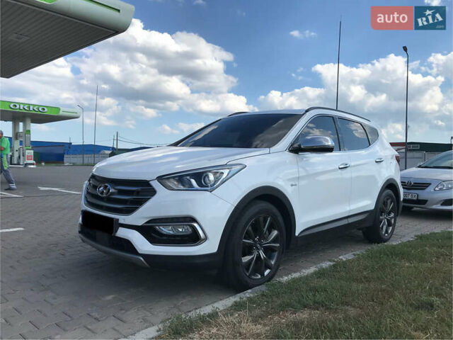 Белый Хендай Санта Фе, объемом двигателя 2 л и пробегом 211 тыс. км за 23850 $, фото 1 на Automoto.ua
