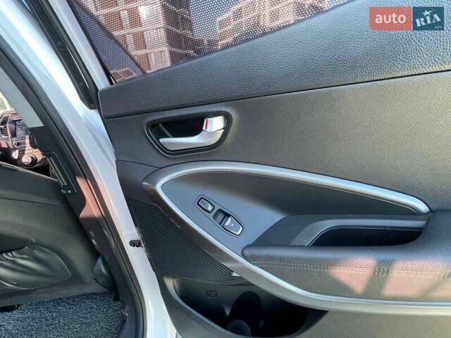 Белый Хендай Санта Фе, объемом двигателя 2 л и пробегом 137 тыс. км за 23500 $, фото 18 на Automoto.ua