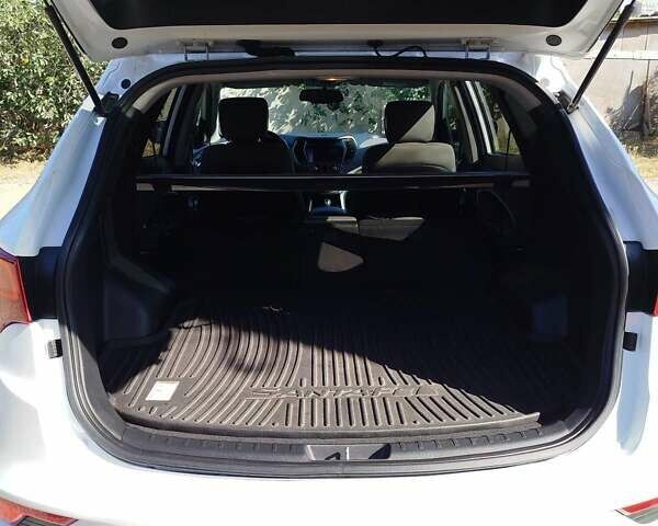 Белый Хендай Санта Фе, объемом двигателя 2.4 л и пробегом 94 тыс. км за 16500 $, фото 15 на Automoto.ua