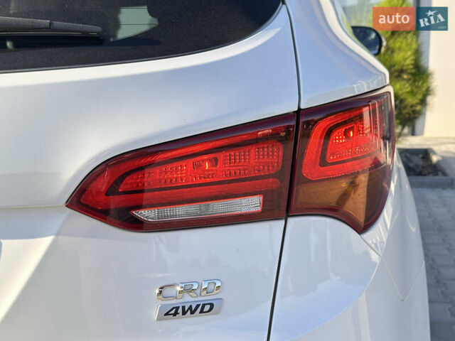 Белый Хендай Санта Фе, объемом двигателя 2.2 л и пробегом 157 тыс. км за 23650 $, фото 16 на Automoto.ua