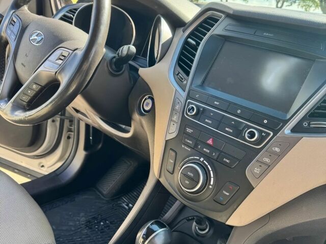 Белый Хендай Санта Фе, объемом двигателя 2 л и пробегом 154 тыс. км за 9500 $, фото 2 на Automoto.ua