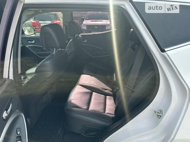 Белый Хендай Санта Фе, объемом двигателя 2 л и пробегом 170 тыс. км за 19000 $, фото 1 на Automoto.ua