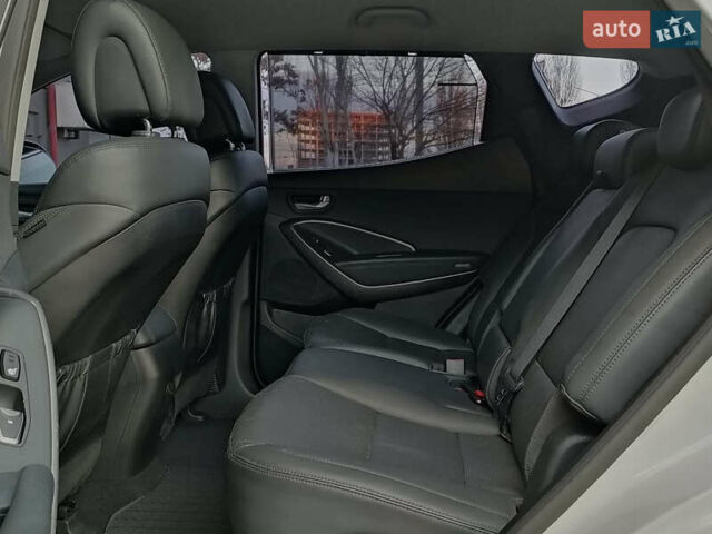 Білий Хендай Санта Фе, об'ємом двигуна 2 л та пробігом 189 тис. км за 18888 $, фото 5 на Automoto.ua