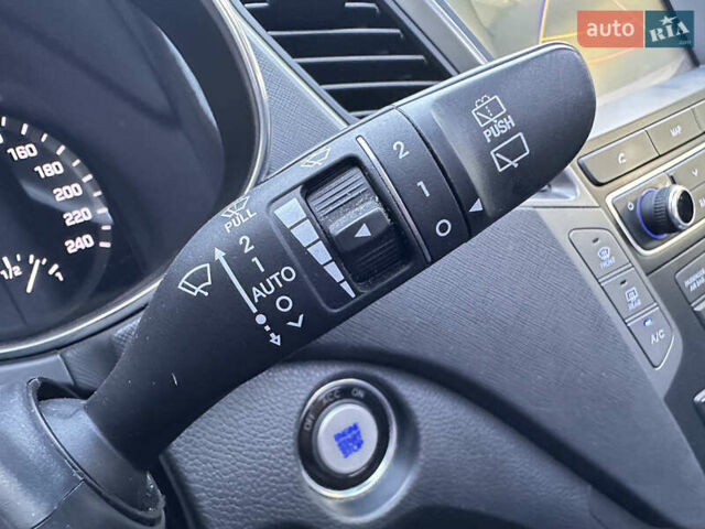 Белый Хендай Санта Фе, объемом двигателя 2.2 л и пробегом 157 тыс. км за 23650 $, фото 63 на Automoto.ua