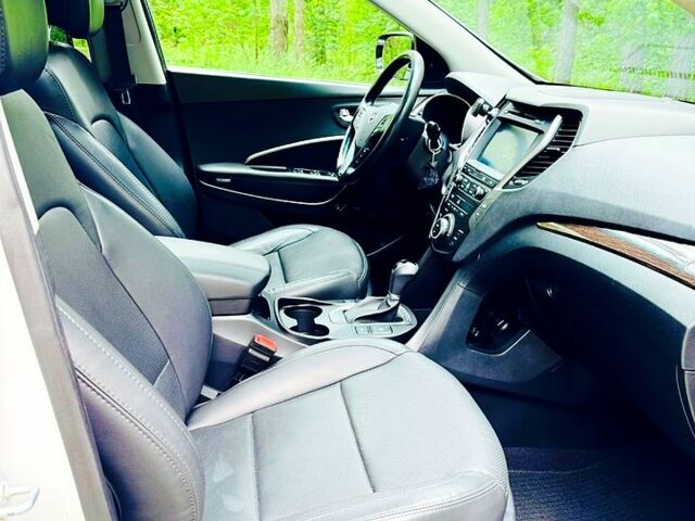 Белый Хендай Санта Фе, объемом двигателя 2 л и пробегом 165 тыс. км за 20000 $, фото 10 на Automoto.ua