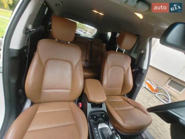 Белый Хендай Санта Фе, объемом двигателя 2.2 л и пробегом 189 тыс. км за 16946 $, фото 18 на Automoto.ua