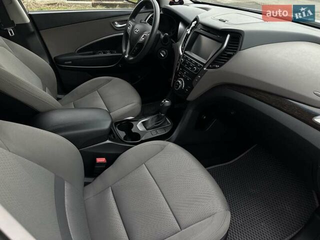 Белый Хендай Санта Фе, объемом двигателя 2.4 л и пробегом 110 тыс. км за 14750 $, фото 37 на Automoto.ua