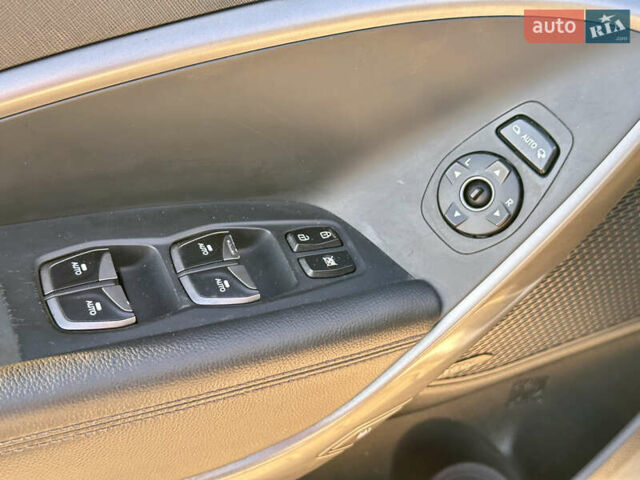 Белый Хендай Санта Фе, объемом двигателя 2.2 л и пробегом 157 тыс. км за 23650 $, фото 44 на Automoto.ua