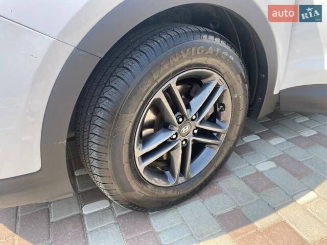 Білий Хендай Санта Фе, об'ємом двигуна 2.4 л та пробігом 164 тис. км за 12200 $, фото 13 на Automoto.ua