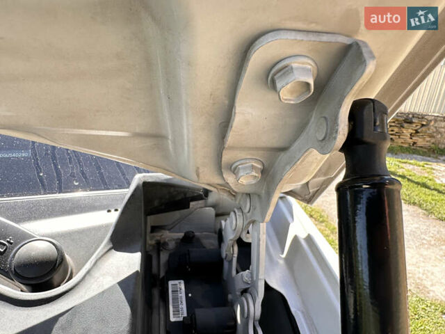 Белый Хендай Санта Фе, объемом двигателя 2.2 л и пробегом 157 тыс. км за 23650 $, фото 72 на Automoto.ua