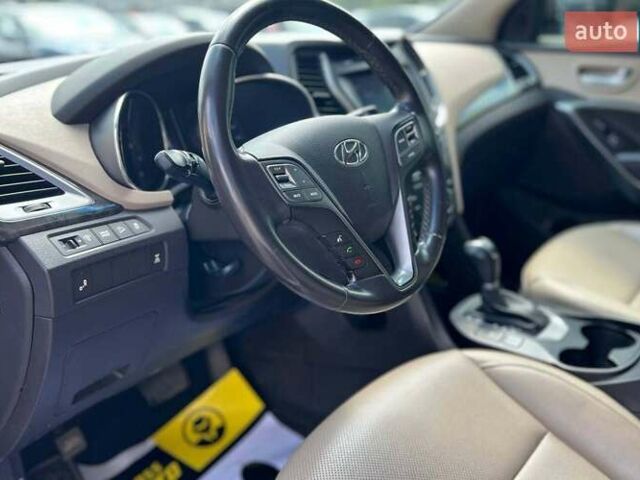 Белый Хендай Санта Фе, объемом двигателя 2.36 л и пробегом 165 тыс. км за 15500 $, фото 9 на Automoto.ua