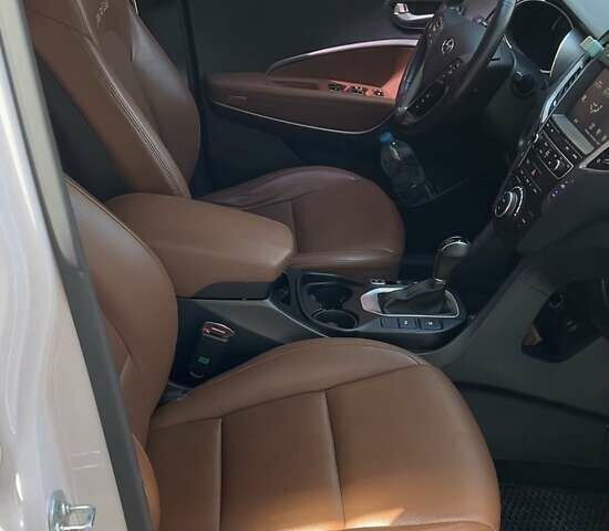 Белый Хендай Санта Фе, объемом двигателя 2 л и пробегом 125 тыс. км за 21000 $, фото 3 на Automoto.ua