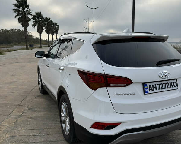 Белый Хендай Санта Фе, объемом двигателя 2.36 л и пробегом 110 тыс. км за 18000 $, фото 3 на Automoto.ua