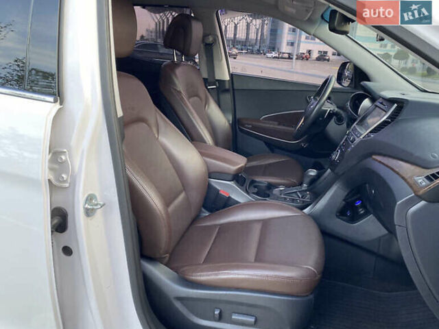 Белый Хендай Санта Фе, объемом двигателя 2 л и пробегом 211 тыс. км за 23850 $, фото 9 на Automoto.ua