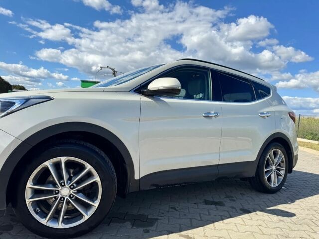 Белый Хендай Санта Фе, объемом двигателя 2 л и пробегом 154 тыс. км за 9500 $, фото 1 на Automoto.ua