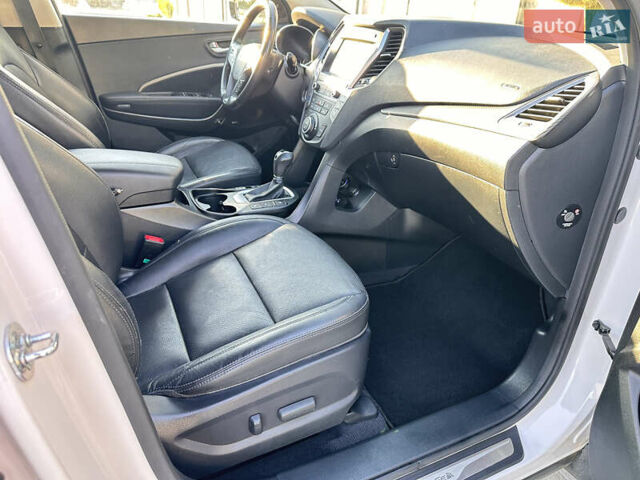 Белый Хендай Санта Фе, объемом двигателя 2.2 л и пробегом 158 тыс. км за 23600 $, фото 48 на Automoto.ua