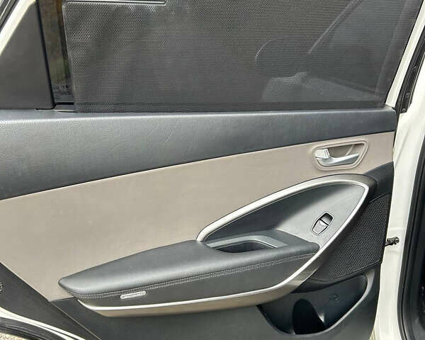 Белый Хендай Санта Фе, объемом двигателя 3.34 л и пробегом 205 тыс. км за 17300 $, фото 16 на Automoto.ua