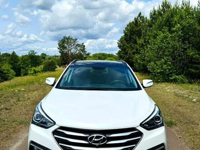 Белый Хендай Санта Фе, объемом двигателя 2 л и пробегом 165 тыс. км за 20000 $, фото 2 на Automoto.ua