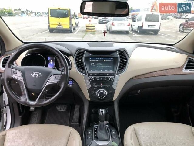 Белый Хендай Санта Фе, объемом двигателя 2.36 л и пробегом 118 тыс. км за 17500 $, фото 9 на Automoto.ua