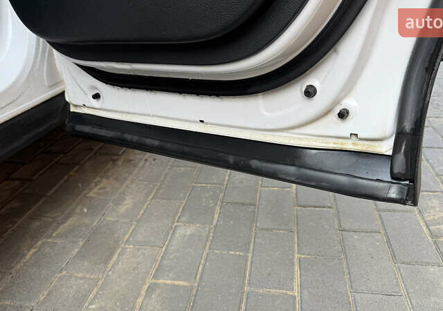 Білий Хендай Санта Фе, об'ємом двигуна 2.2 л та пробігом 141 тис. км за 22500 $, фото 114 на Automoto.ua