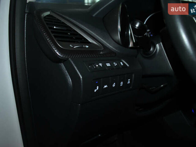 Белый Хендай Санта Фе, объемом двигателя 2.2 л и пробегом 109 тыс. км за 24900 $, фото 25 на Automoto.ua