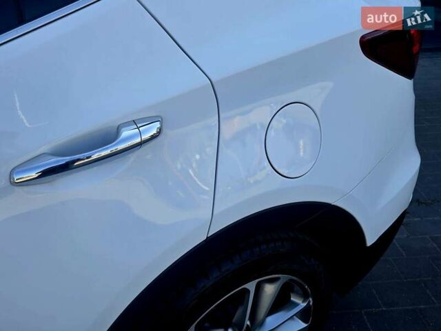 Белый Хендай Санта Фе, объемом двигателя 2.2 л и пробегом 146 тыс. км за 22950 $, фото 28 на Automoto.ua