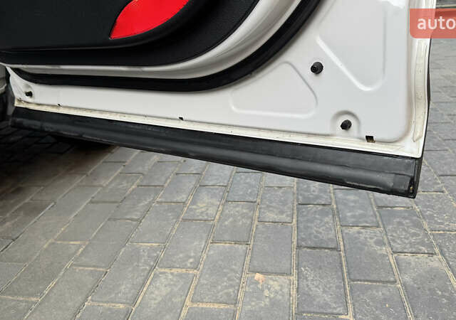 Білий Хендай Санта Фе, об'ємом двигуна 2.2 л та пробігом 141 тис. км за 22500 $, фото 98 на Automoto.ua